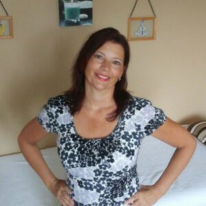 Joanna Blu, naturopathe, thérapeute, guide, dans son cabinet de soin